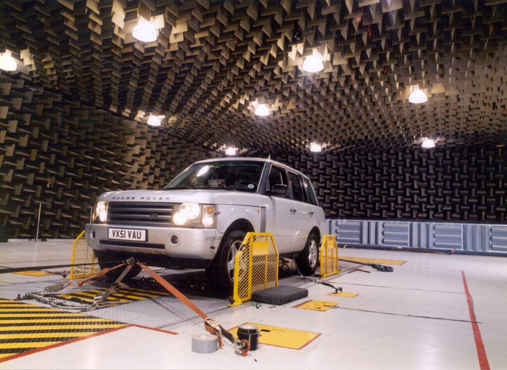 COPERTINA LandRover1